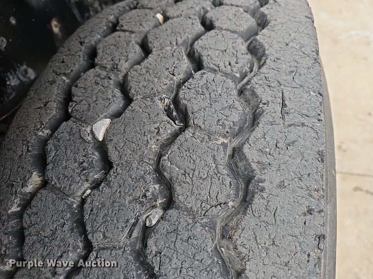 image for item NP9103 1992 Mack DM690S  water truck