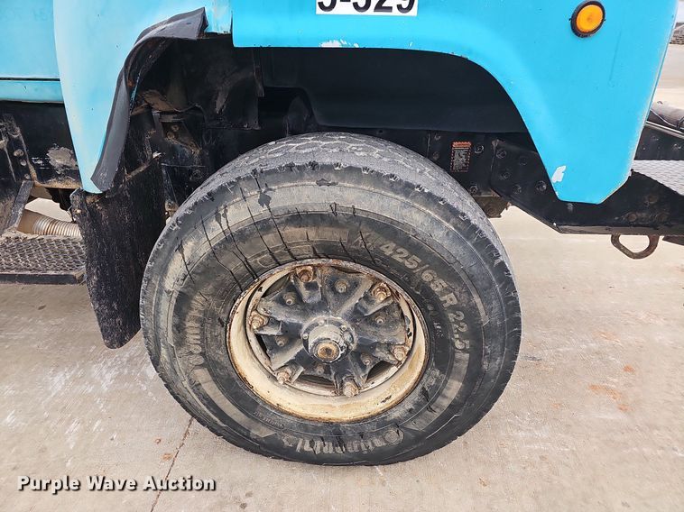 image for item NP9103 1992 Mack DM690S  water truck