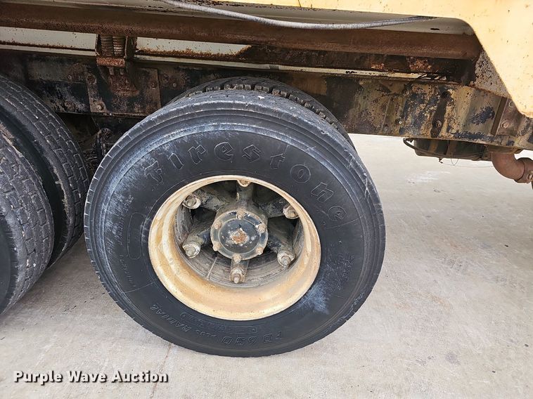 image for item NP9103 1992 Mack DM690S  water truck