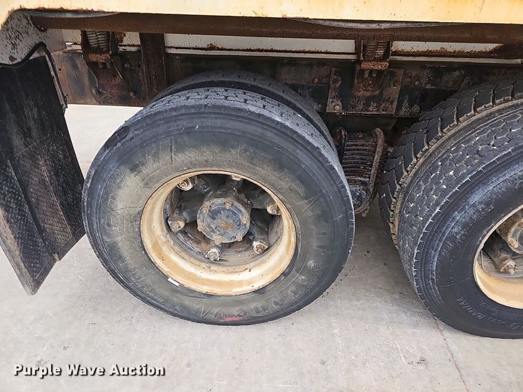 image for item NP9103 1992 Mack DM690S  water truck