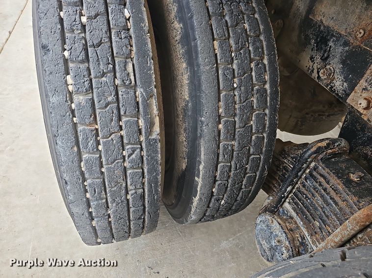 image for item NP9103 1992 Mack DM690S  water truck