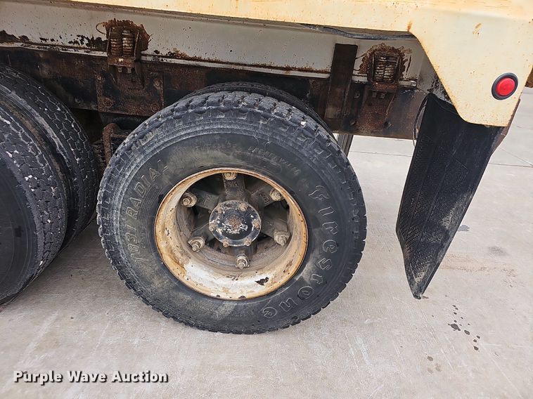 image for item NP9103 1992 Mack DM690S  water truck