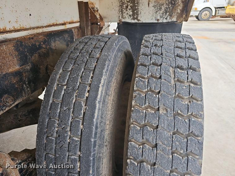 image for item NP9103 1992 Mack DM690S  water truck