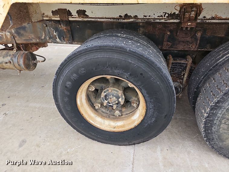 image for item NP9103 1992 Mack DM690S  water truck