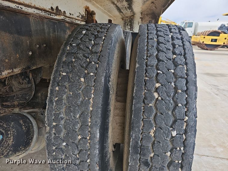 image for item NP9103 1992 Mack DM690S  water truck