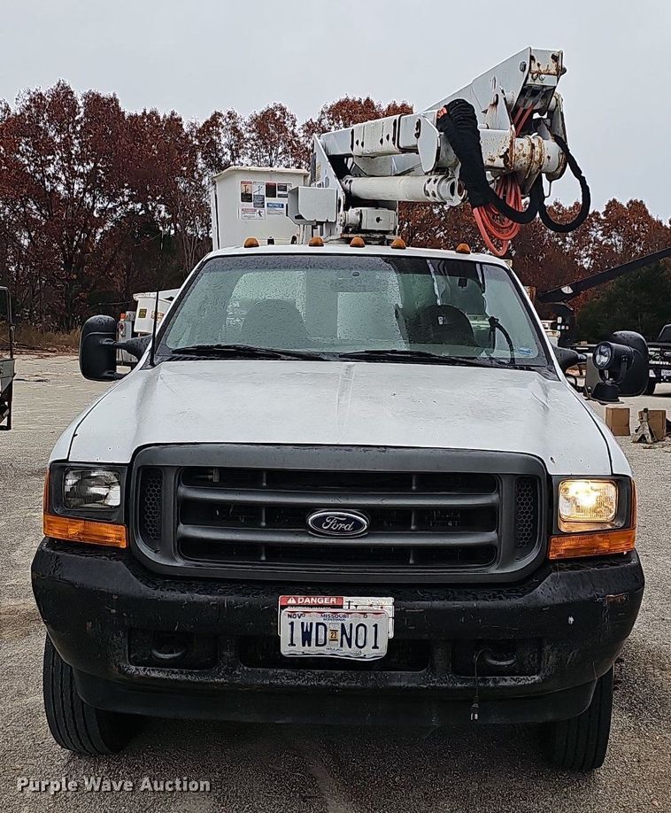 image for item NP9122 2001 Ford F550 Super Duty XL  bucket truck