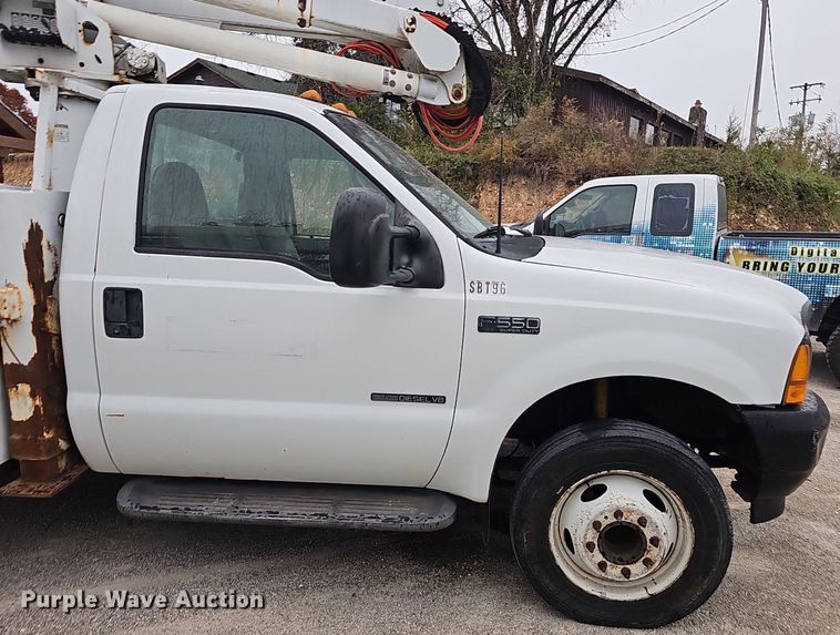image for item NP9122 2001 Ford F550 Super Duty XL  bucket truck