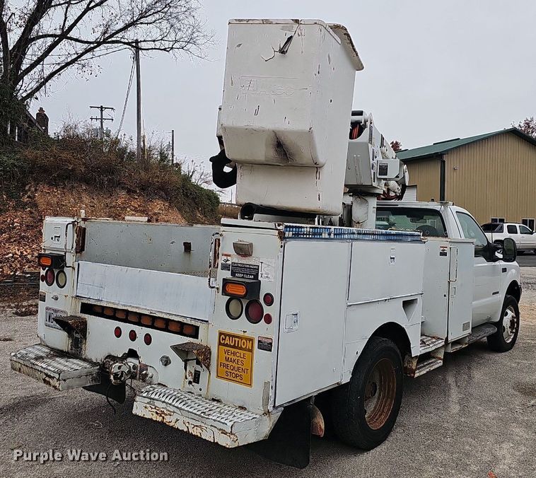 image for item NP9122 2001 Ford F550 Super Duty XL  bucket truck