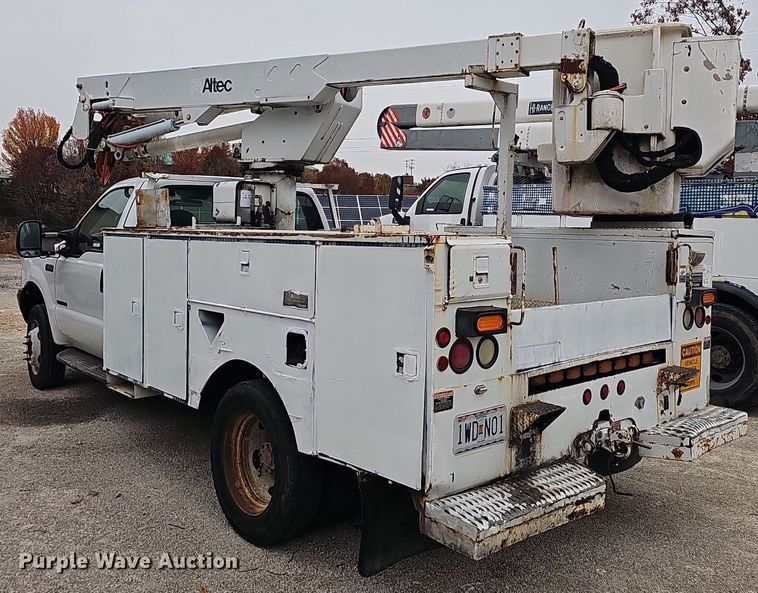 image for item NP9122 2001 Ford F550 Super Duty XL  bucket truck