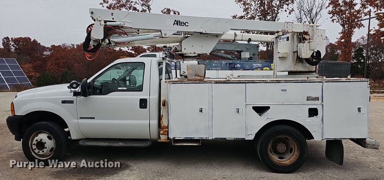 image for item NP9122 2001 Ford F550 Super Duty XL  bucket truck