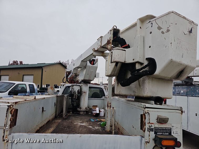 image for item NP9122 2001 Ford F550 Super Duty XL  bucket truck