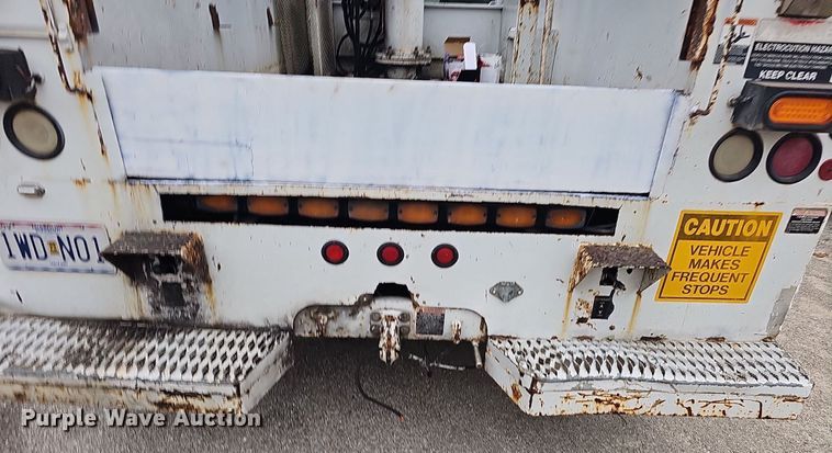 image for item NP9122 2001 Ford F550 Super Duty XL  bucket truck