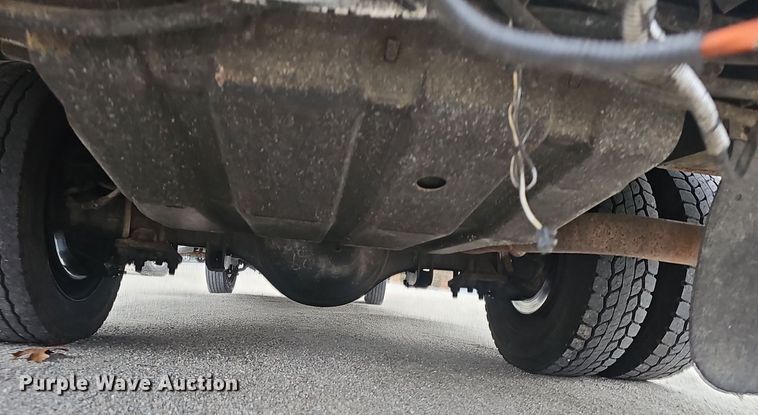 image for item NP9122 2001 Ford F550 Super Duty XL  bucket truck