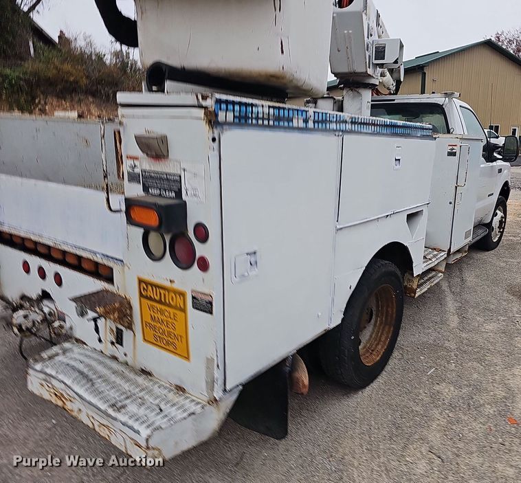 image for item NP9122 2001 Ford F550 Super Duty XL  bucket truck