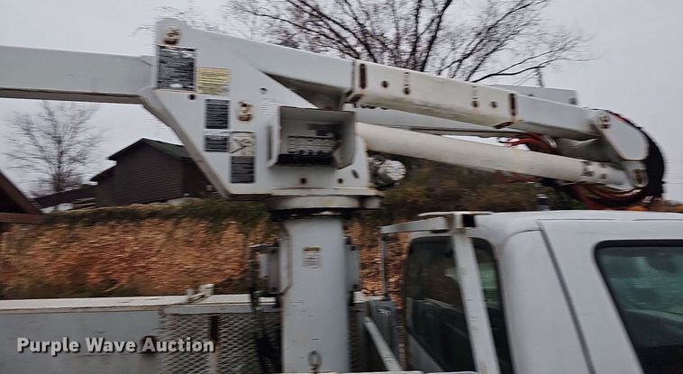 image for item NP9122 2001 Ford F550 Super Duty XL  bucket truck