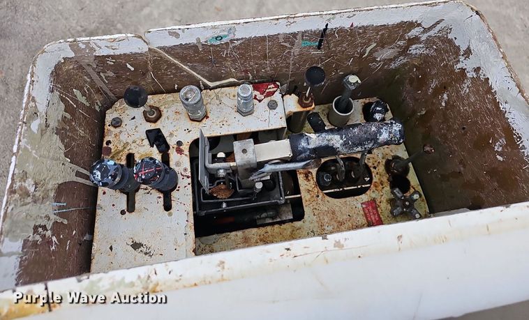 image for item NP9122 2001 Ford F550 Super Duty XL  bucket truck