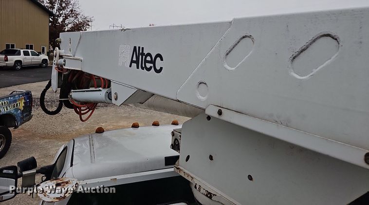 image for item NP9122 2001 Ford F550 Super Duty XL  bucket truck