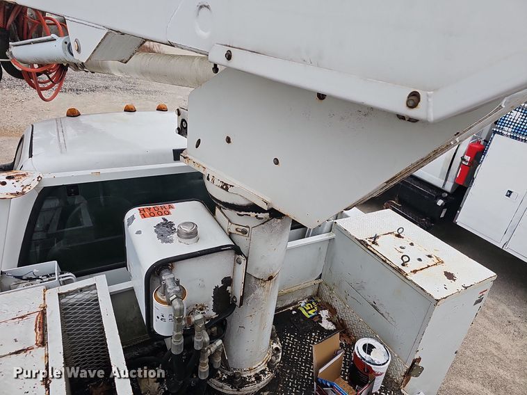 image for item NP9122 2001 Ford F550 Super Duty XL  bucket truck