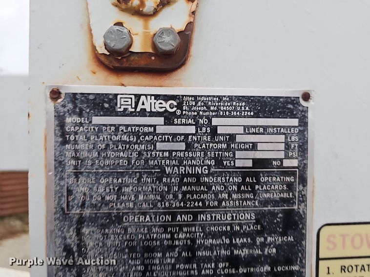 image for item NP9122 2001 Ford F550 Super Duty XL  bucket truck