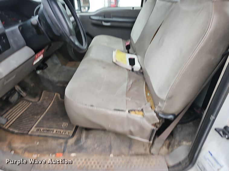 image for item NP9122 2001 Ford F550 Super Duty XL  bucket truck