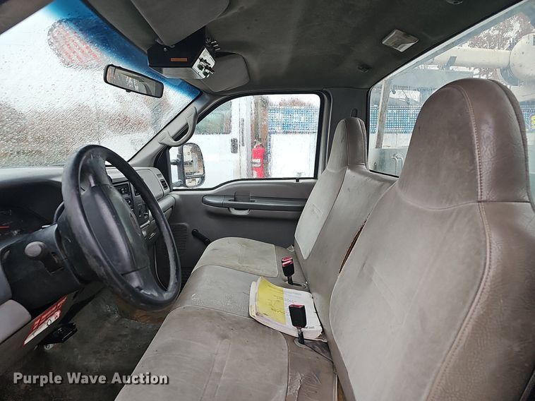 image for item NP9122 2001 Ford F550 Super Duty XL  bucket truck