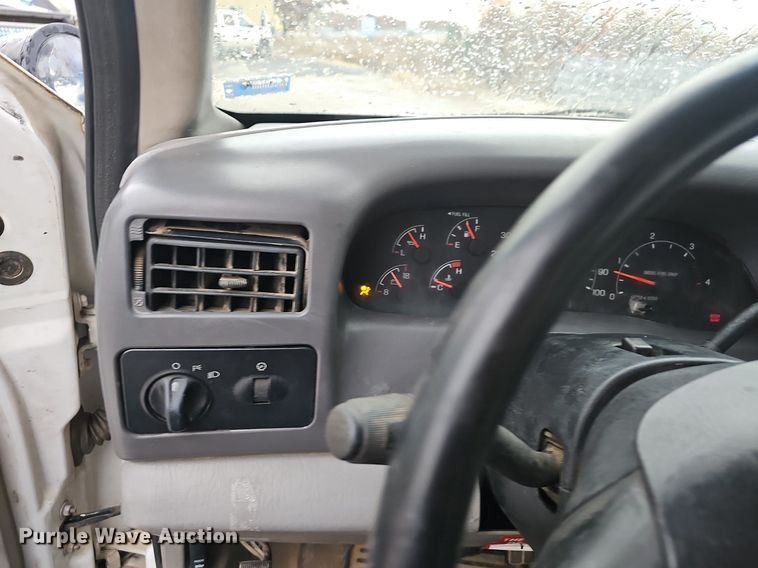 image for item NP9122 2001 Ford F550 Super Duty XL  bucket truck