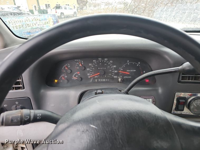 image for item NP9122 2001 Ford F550 Super Duty XL  bucket truck