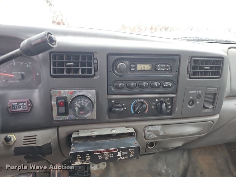 image for item NP9122 2001 Ford F550 Super Duty XL  bucket truck