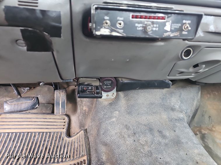 image for item NP9122 2001 Ford F550 Super Duty XL  bucket truck