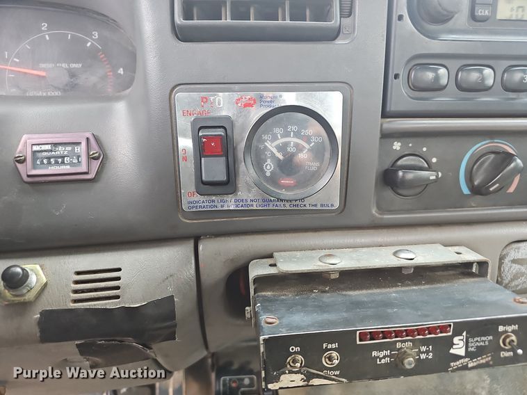 image for item NP9122 2001 Ford F550 Super Duty XL  bucket truck