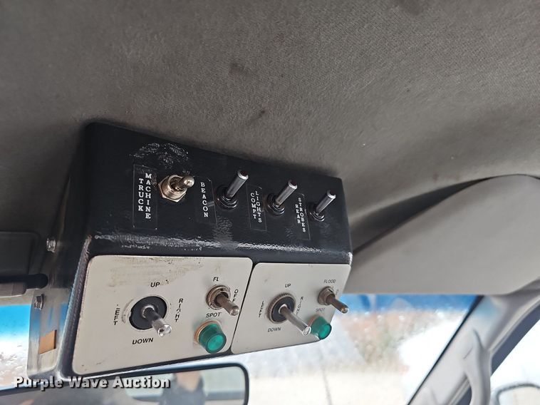 image for item NP9122 2001 Ford F550 Super Duty XL  bucket truck