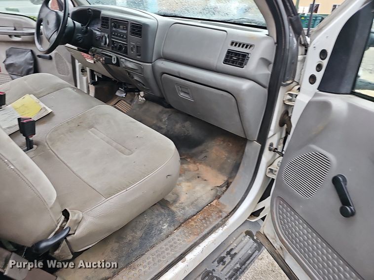 image for item NP9122 2001 Ford F550 Super Duty XL  bucket truck