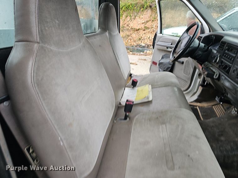 image for item NP9122 2001 Ford F550 Super Duty XL  bucket truck