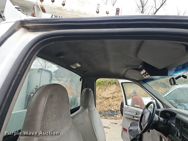 image for item NP9122 2001 Ford F550 Super Duty XL  bucket truck