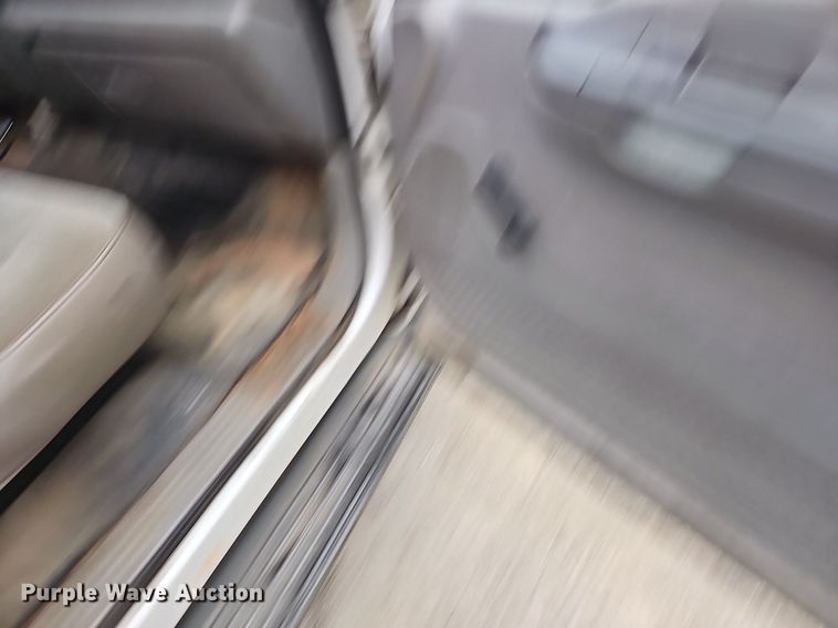 image for item NP9122 2001 Ford F550 Super Duty XL  bucket truck