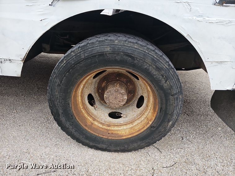 image for item NP9122 2001 Ford F550 Super Duty XL  bucket truck