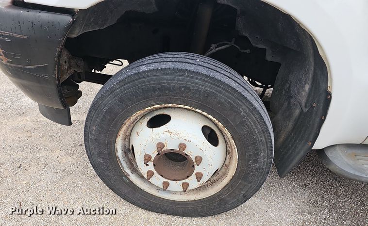 image for item NP9122 2001 Ford F550 Super Duty XL  bucket truck