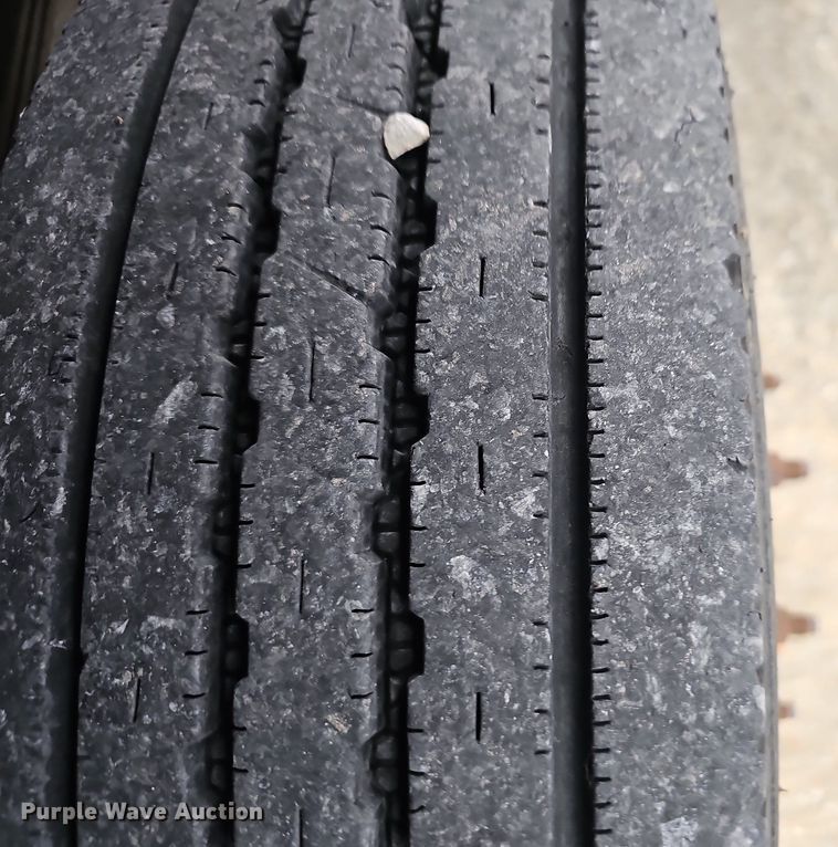 image for item NP9122 2001 Ford F550 Super Duty XL  bucket truck