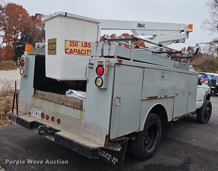 image for item NP9123 2002 Chevrolet Silverado 3500HD  bucket truck
