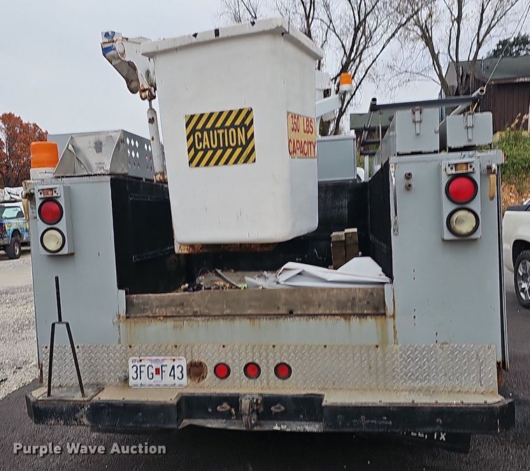 image for item NP9123 2002 Chevrolet Silverado 3500HD  bucket truck