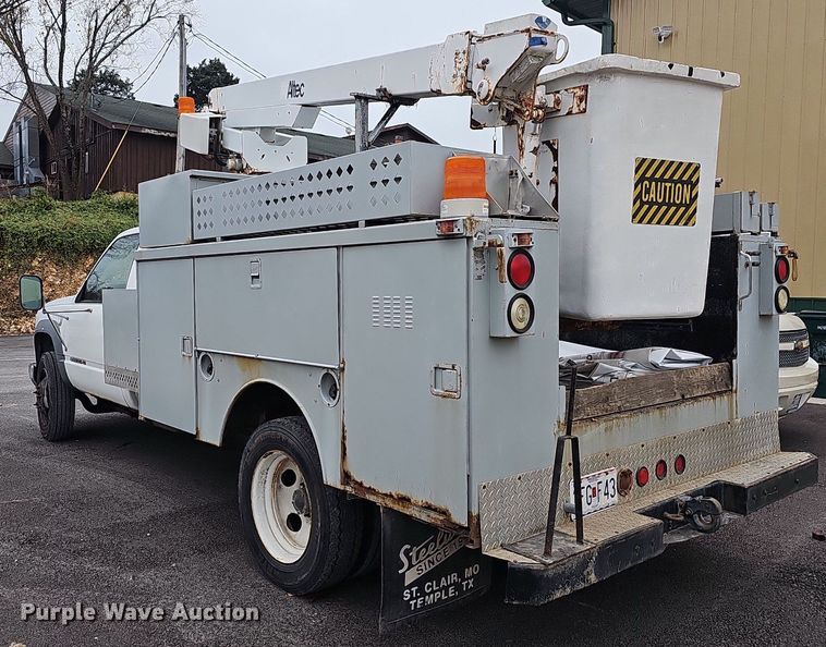 image for item NP9123 2002 Chevrolet Silverado 3500HD  bucket truck