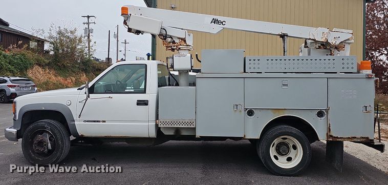image for item NP9123 2002 Chevrolet Silverado 3500HD  bucket truck