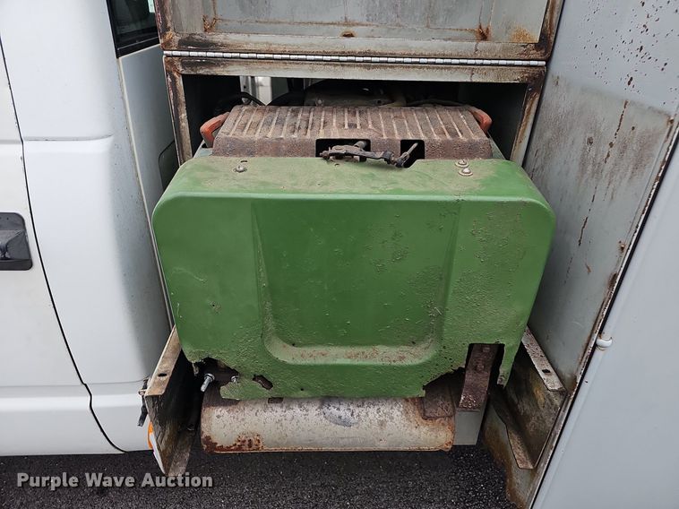 image for item NP9123 2002 Chevrolet Silverado 3500HD  bucket truck