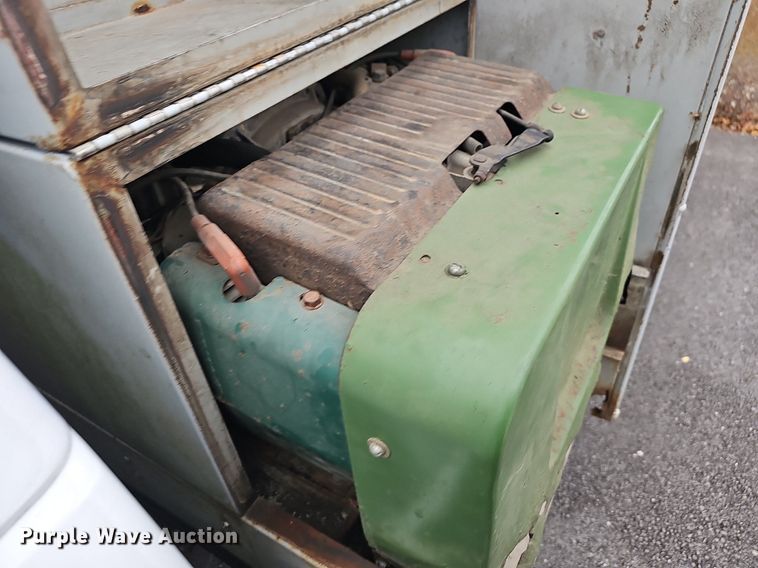 image for item NP9123 2002 Chevrolet Silverado 3500HD  bucket truck