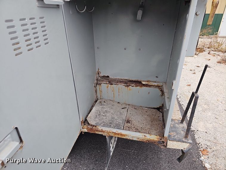 image for item NP9123 2002 Chevrolet Silverado 3500HD  bucket truck