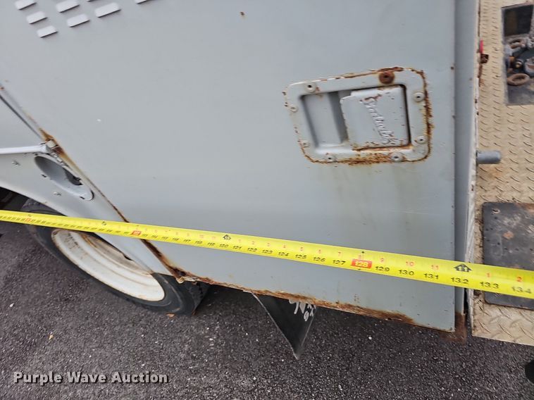 image for item NP9123 2002 Chevrolet Silverado 3500HD  bucket truck