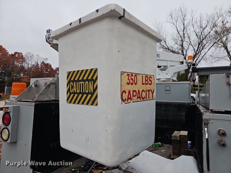 image for item NP9123 2002 Chevrolet Silverado 3500HD  bucket truck