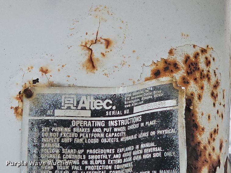 image for item NP9123 2002 Chevrolet Silverado 3500HD  bucket truck