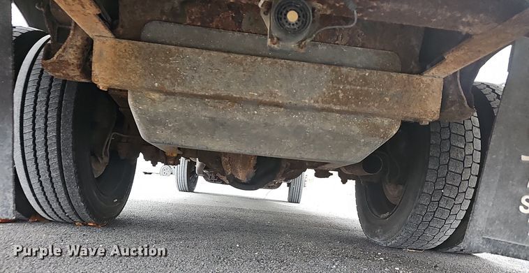 image for item NP9123 2002 Chevrolet Silverado 3500HD  bucket truck