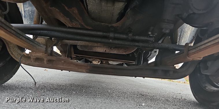 image for item NP9123 2002 Chevrolet Silverado 3500HD  bucket truck